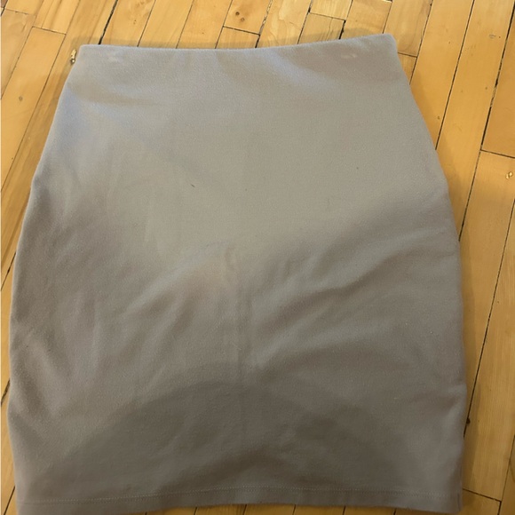 Aritzia skirt - Picture 3 of 3